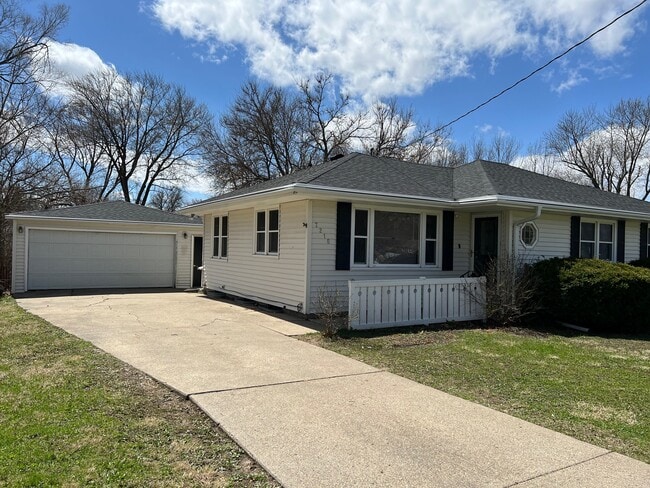 Building Photo - 7218 Maryland Dr