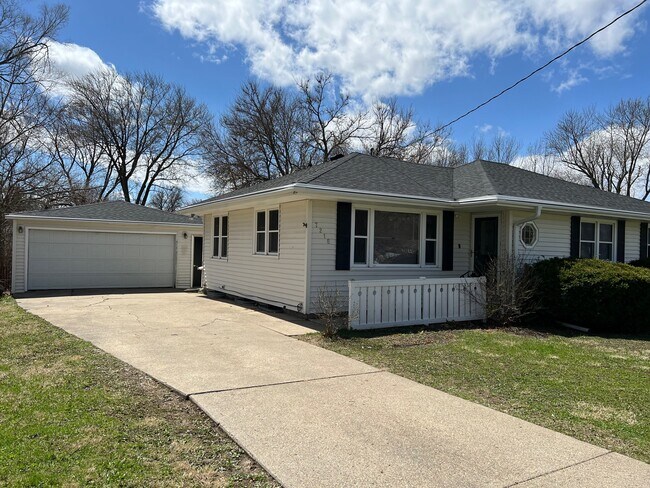 Foto del edificio - 7218 Maryland Dr