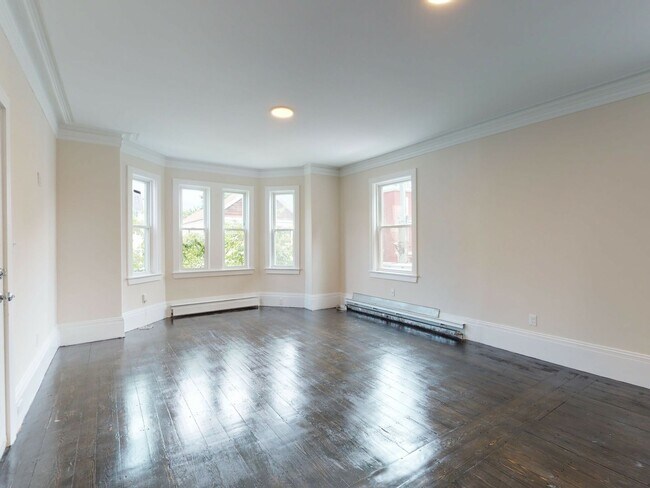 Building Photo - 835 Parker St