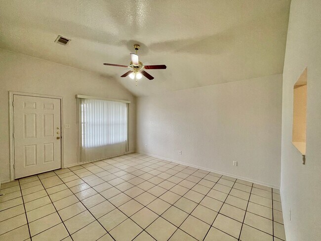 Foto del edificio - 4908 John David Dr