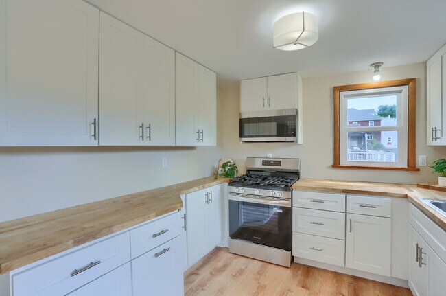 Foto del edificio - 1311 Midland Beaver Rd