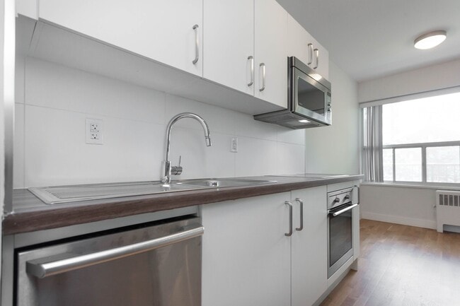 Building Photo - 99 Tyndall Ave