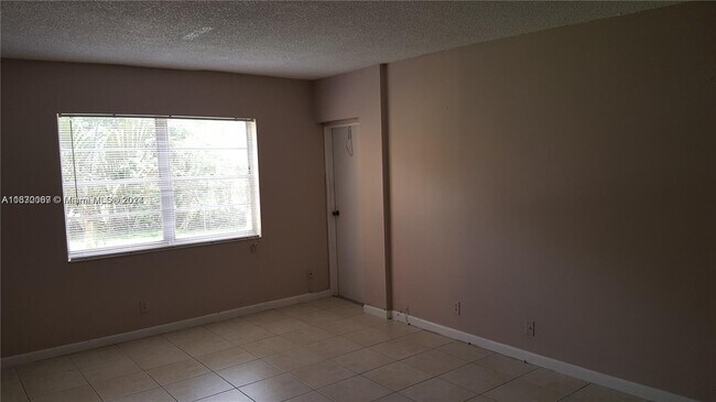 Foto del edificio - 4354 NW 9th Ave