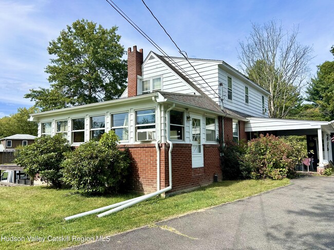 Building Photo - 11 Julia Ave