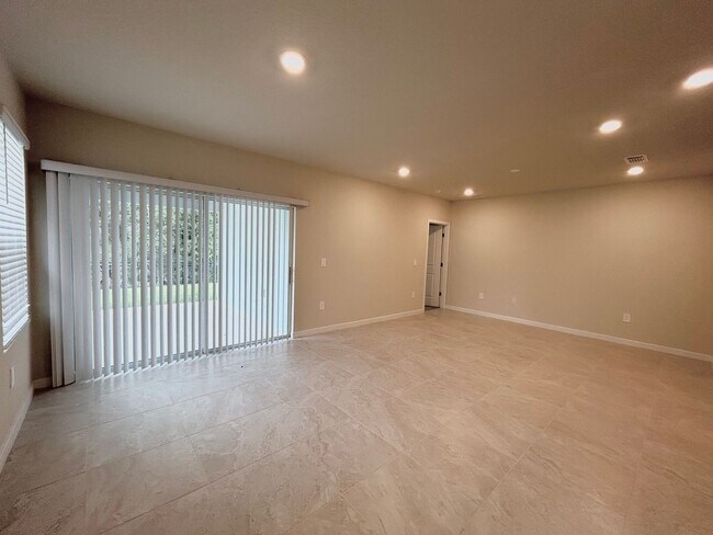 Building Photo - **Brand New** Beautiful 4/2 Modern Home wi...