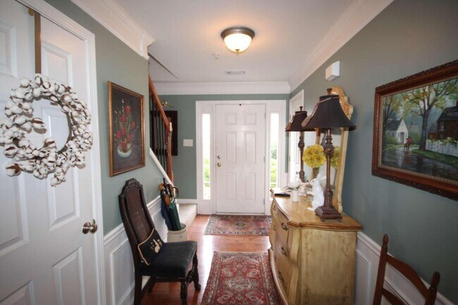 Building Photo - 302 Balaban Cir