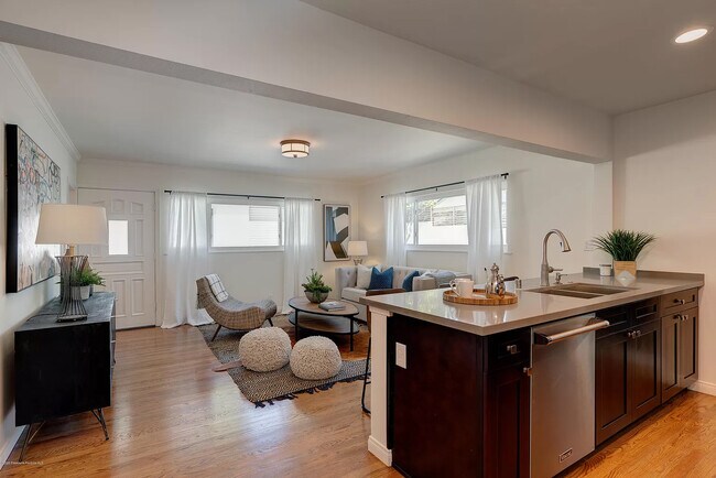 Building Photo - 3255 Paloma St