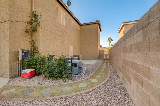 Foto del edificio - 498 Melrose Heights St