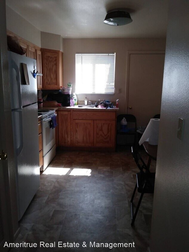 Building Photo - 373 E 650 N