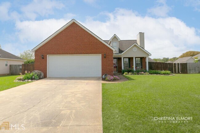 Building Photo - 207 Carver Ct
