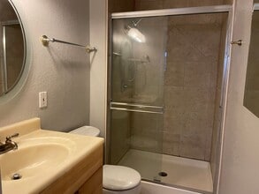 Building Photo - 305 Viewpark Cir