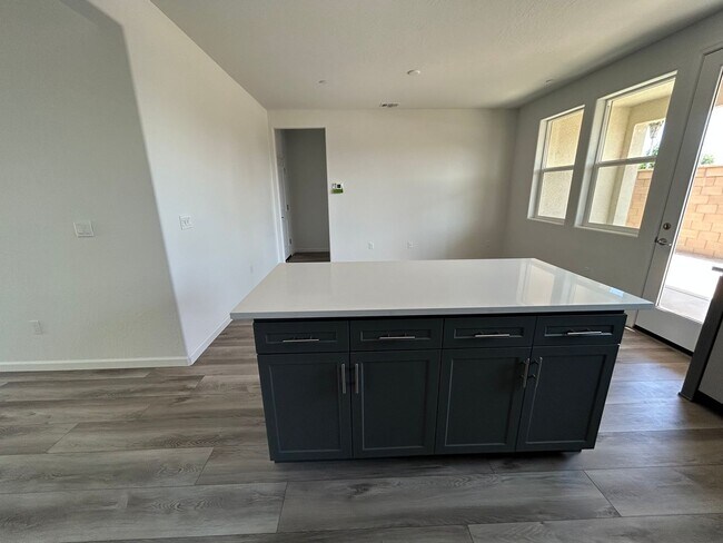 Building Photo - Beautiful Home Close to Sports Park