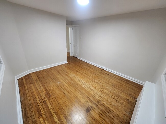 Building Photo - 2058 Robbins St