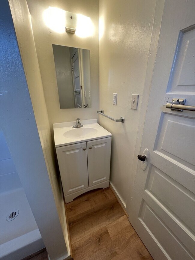 Foto del edificio - 2015 B St