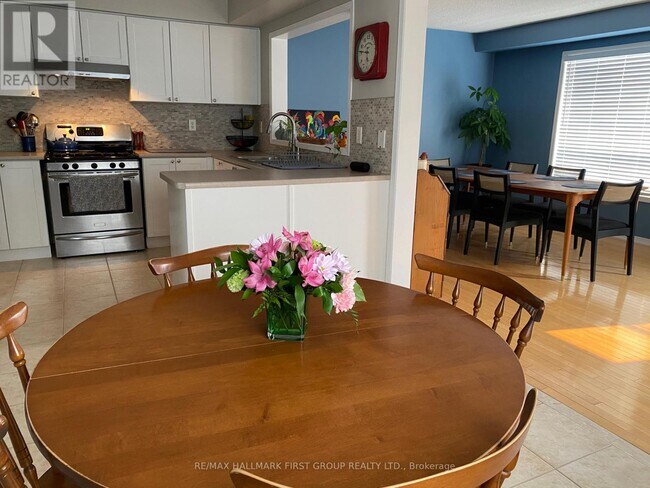 Photo du bâtiment - 902 Audley Rd S