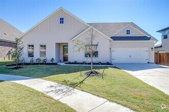 Building Photo - 408 E Paddock