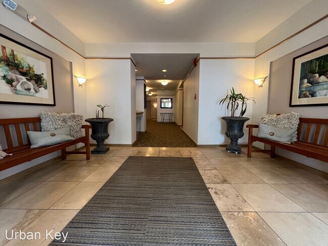 Building Photo - 2 br, 1.5 bath House - 2920 Alki Ave Unit ...