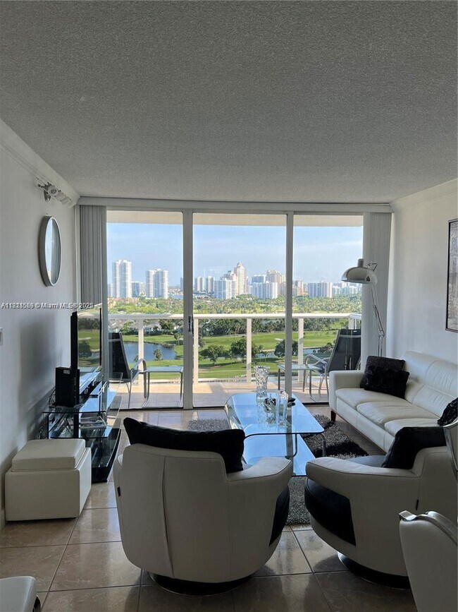 Foto del edificio - 3625 N Country Club Dr