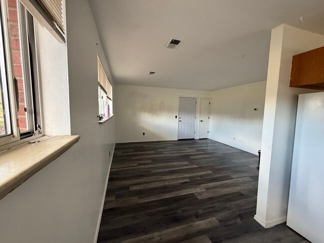 Photo - 211 S Brentwood St Apartment