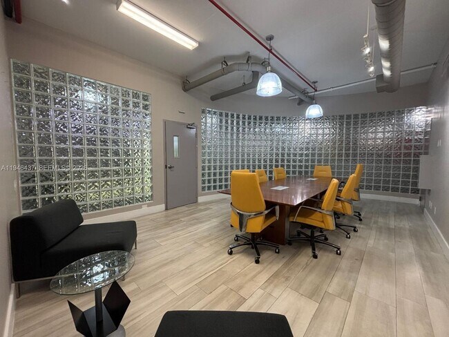 Foto del edificio - 3029 NE 188th St