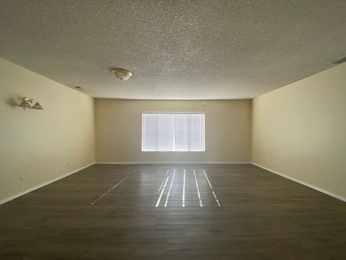 Grand Terrace Home with NEW Paint - Grand Terrace Home with NEW  Paint