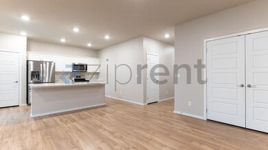 Building Photo - 5721 W Youngstown Ln