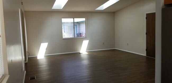 Foto del edificio - 1812 Corriedale Dr