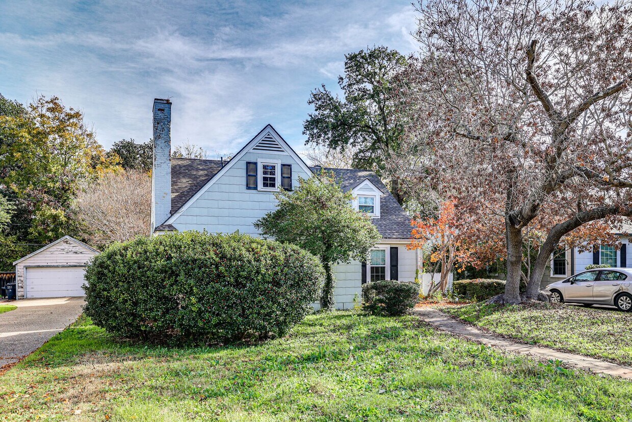 Foto principal - TCU Area- Beautiful 4 Bedroom, 2 Bath Avai...