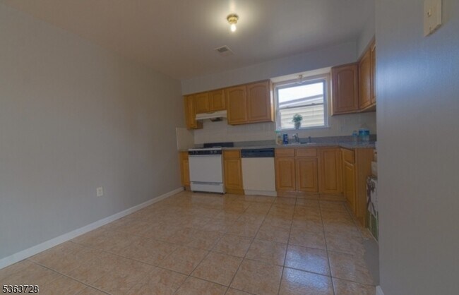 Building Photo - 78 Highland Ave