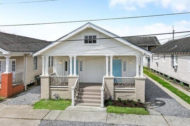 Building Photo - 607 S Hennessey St
