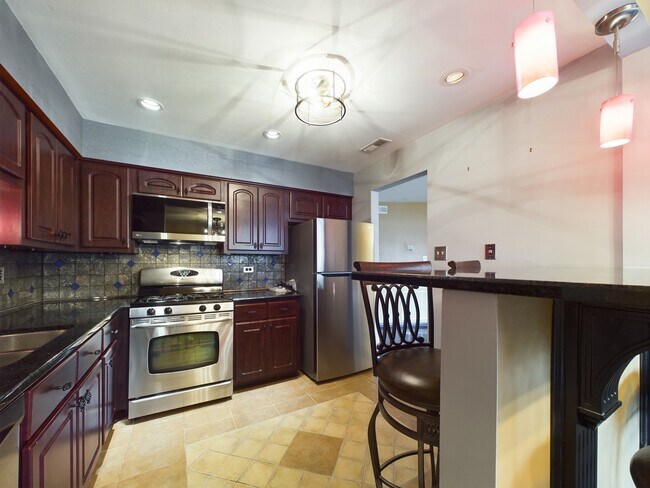 Building Photo - 1606 Thames Ct