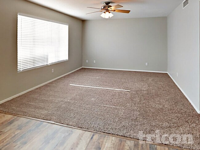 Foto del edificio - 6341 W Watkins St