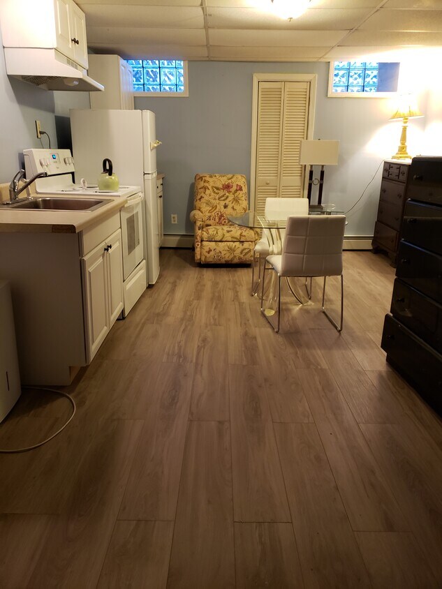 Sala de estar - 648 Brock Ave