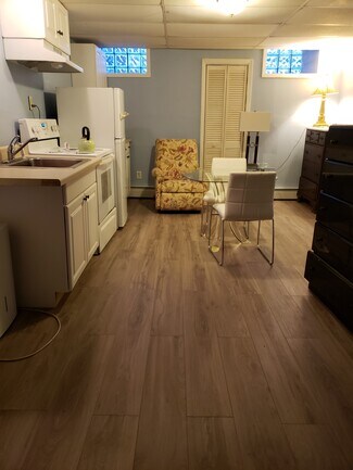 Building Photo - 648 Brock Ave