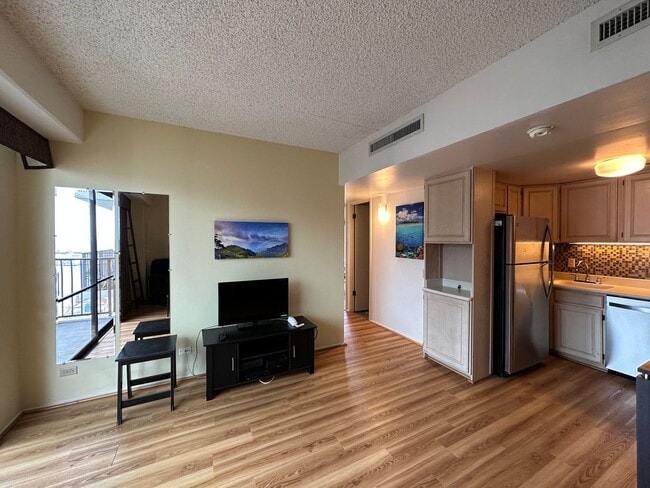 Building Photo - Harbor Square! Fully Furnished/Utilities I...