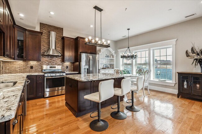 Building Photo - 11 S Mason St