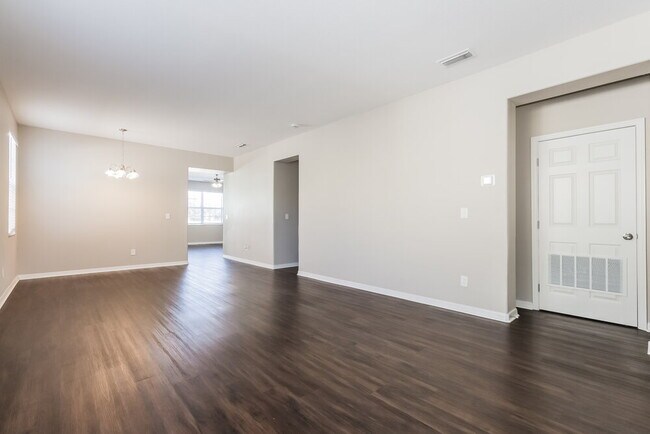 Foto del edificio - 425 Chimney Rock Dr