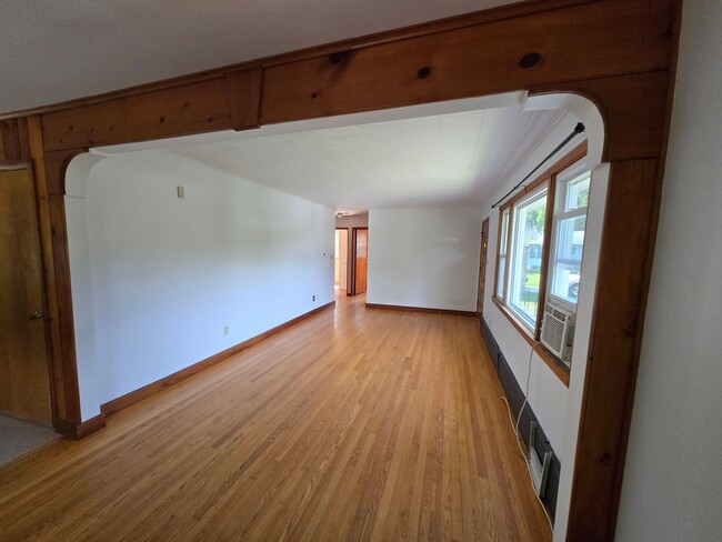 Foto del edificio - 3 Bedroom, 1 Bathroom Home near S. Atherto...