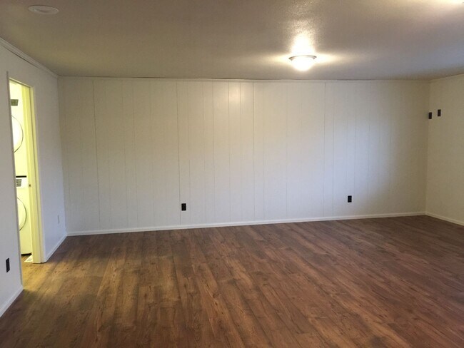 Foto del edificio - STATUS: UNAVAILABLE; RENTED-R38