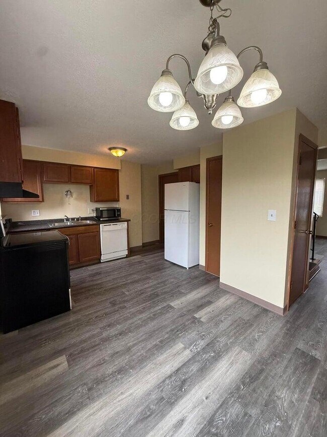 Foto del edificio - 1759 Lonsdale Rd