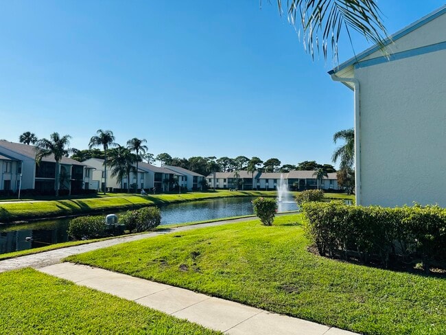 Foto del edificio - 1115 Green Pine Blvd