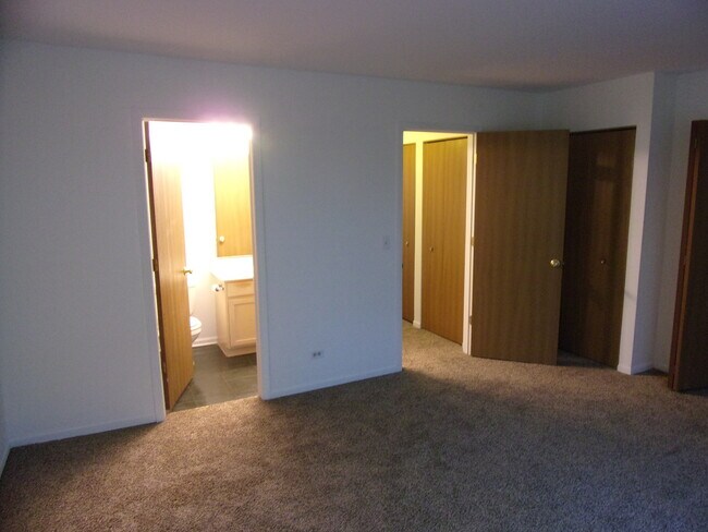 Building Photo - 329 W Whispering Oaks Ln