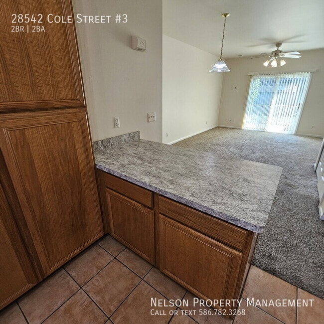 Foto del edificio - 28542 Cole St