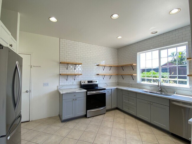 Foto del edificio - 4-Bedroom 2.5-Bath Home with Private Yard, Fireplace & Pet-Friendly Living.