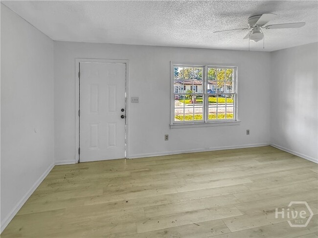 Building Photo - 1518 Heron St