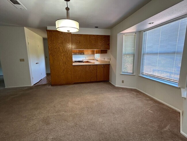 Building Photo - Charming 3 Bedroom Home in Oakmont's Premi...
