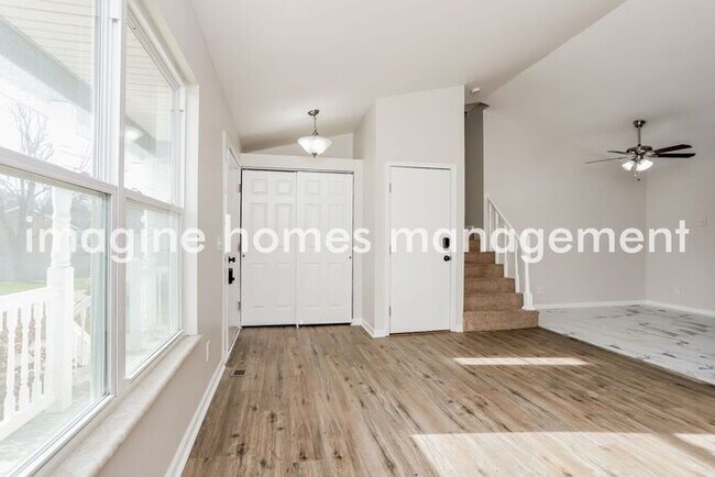 Building Photo - Gorgeous Tri-Level Home with 3 bedroom and...