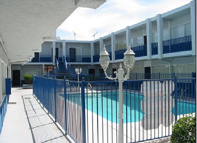 Pool - Saint Louis Apartments
