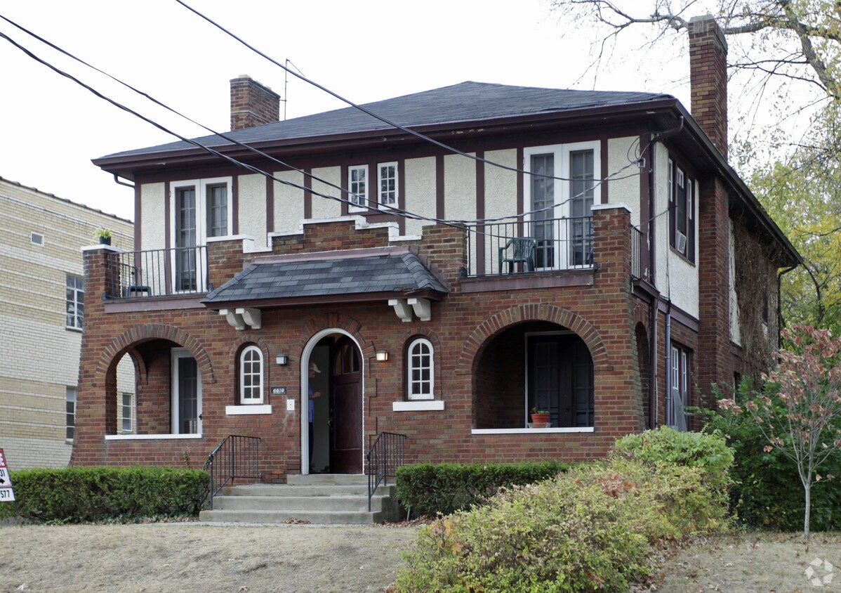 Building Photo - Montgomery/Bantry Apartments