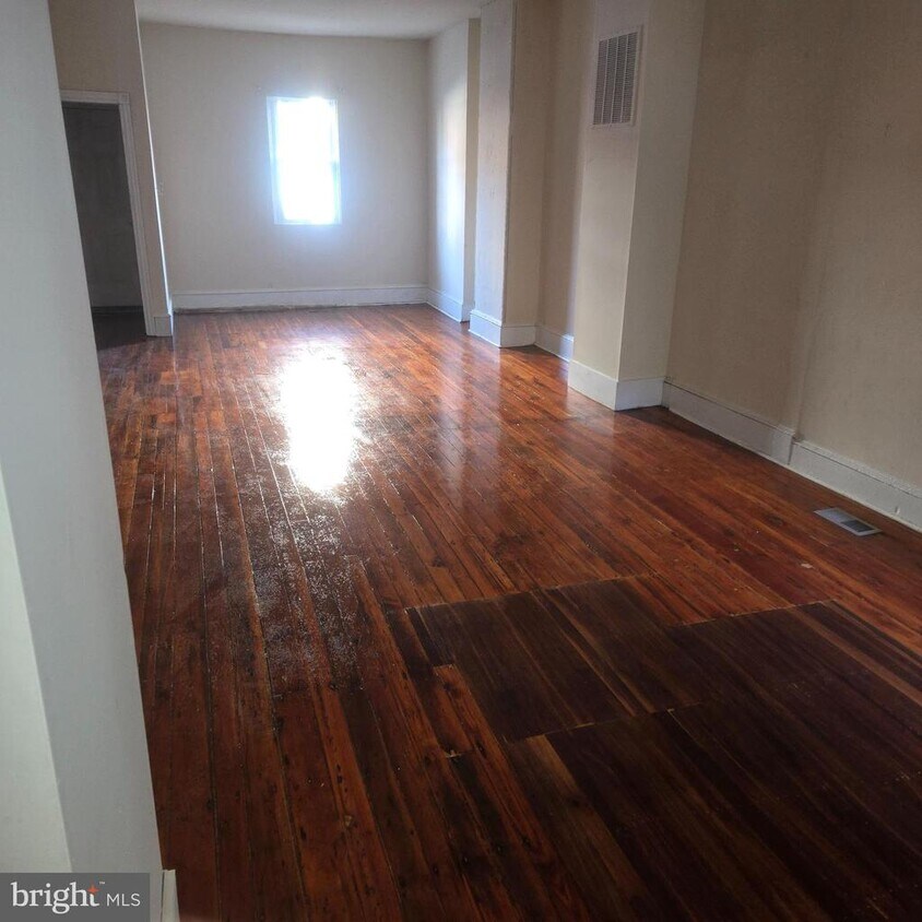 Foto principal - 5252 Pulaski Ave